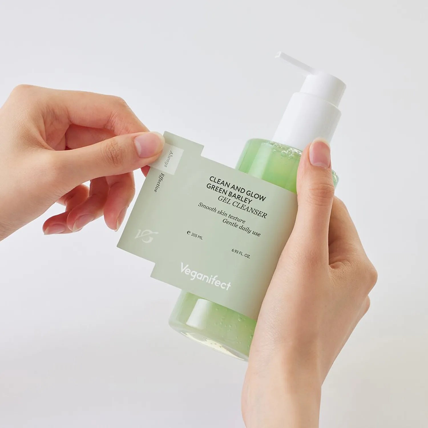 veganifect. - Clean and Glow Green Barley Gel Cleanser (205ml)