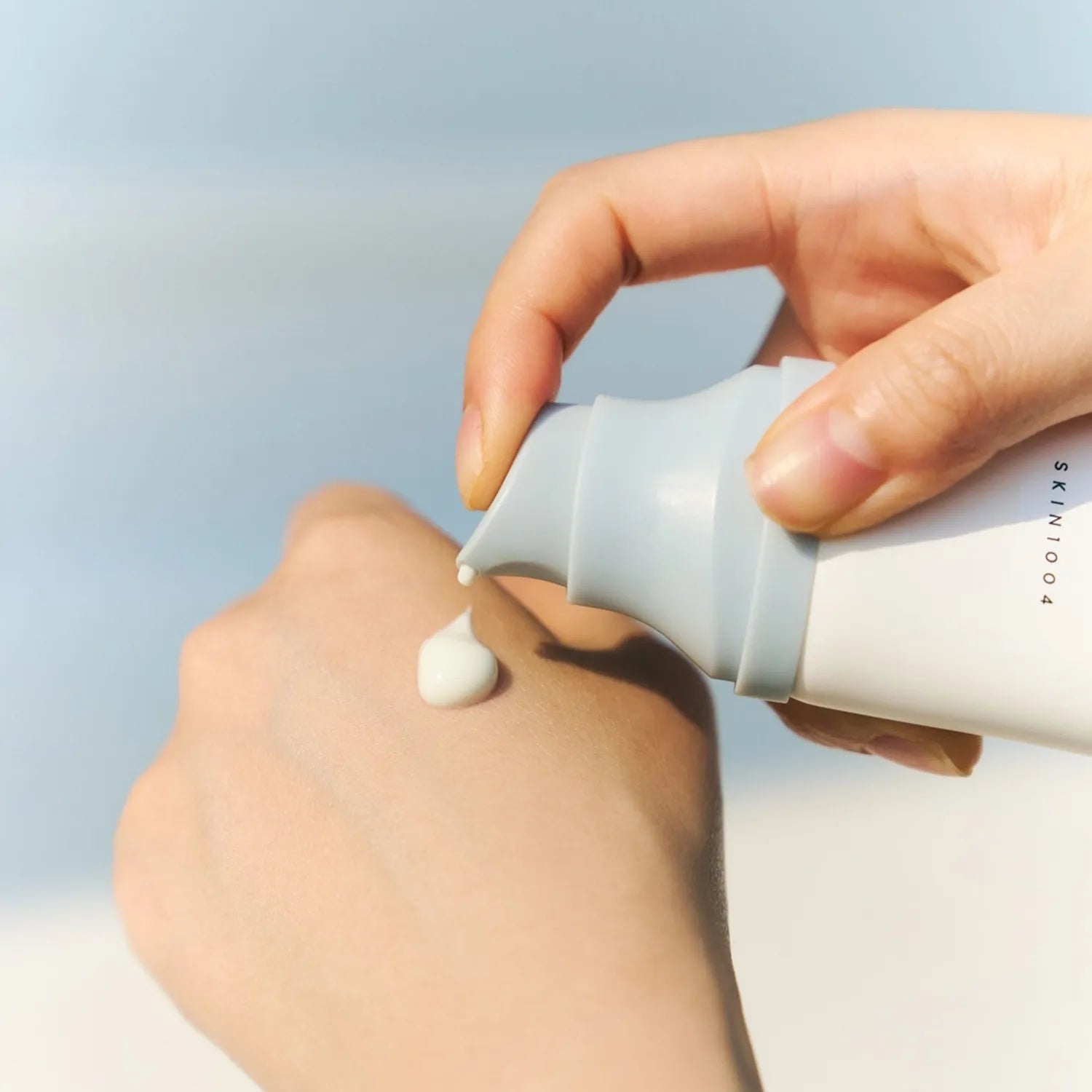 SKIN1004 - Madagascar Centella Hyalu-Cica Water-Fit Sun Serum SPF50+ PA++++ 馬達加斯加積雪草透明質酸防曬精華 50ml