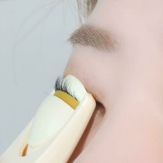 Fillimilli - Heating Eyelash Curler